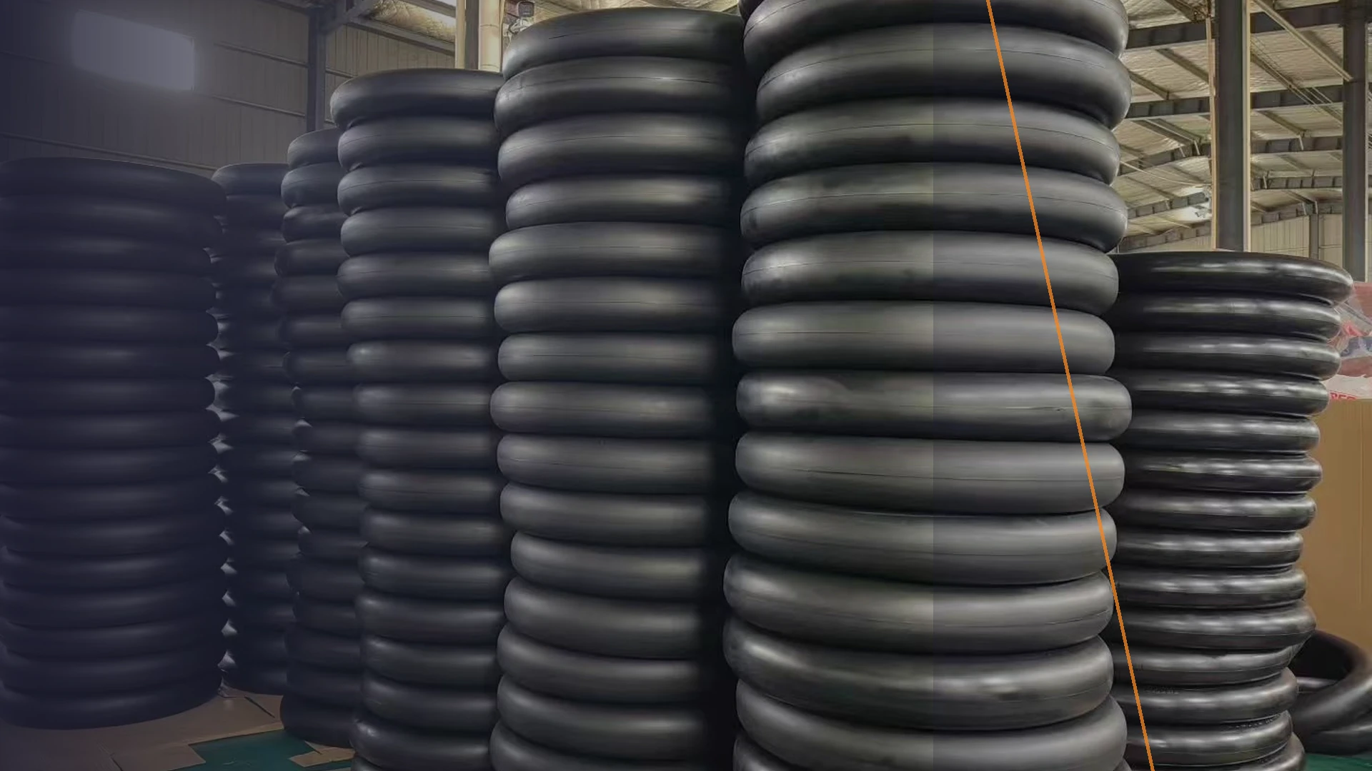 Стеллажи с пенозаполненными вставками Mousse на складе Zenyare Tyre